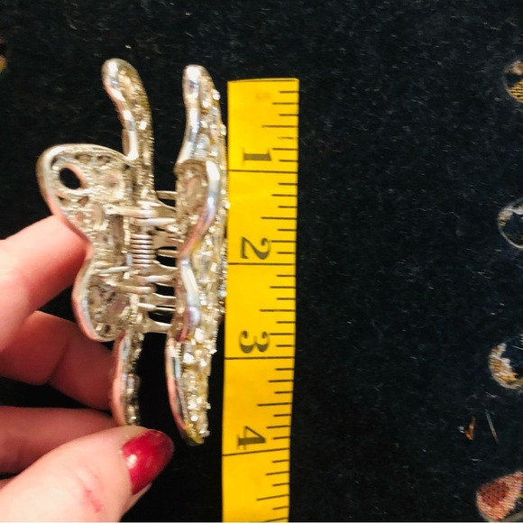 SILVER clear Rhinestone butterfly Hair clamps set of two like new - Picture 11 of 16